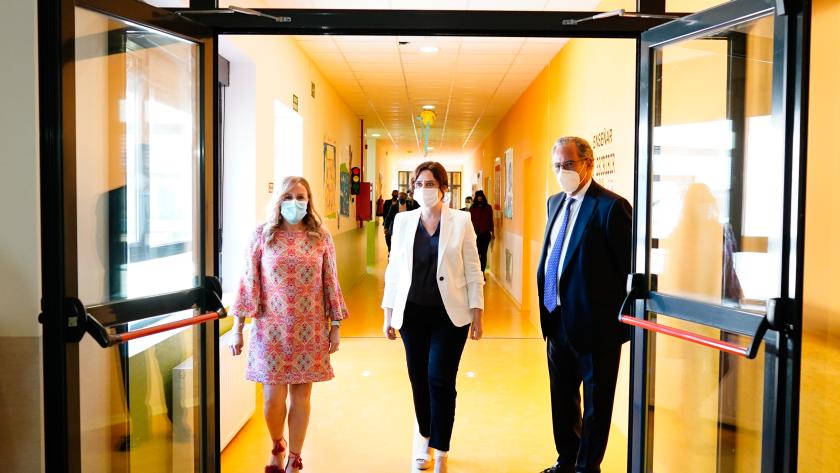 Isabel Díaz Ayuso visita el colegio público y bilingüe El Bercial Isabel Díaz Ayuso durante su visita al colegio público y bilingüe El Bercial