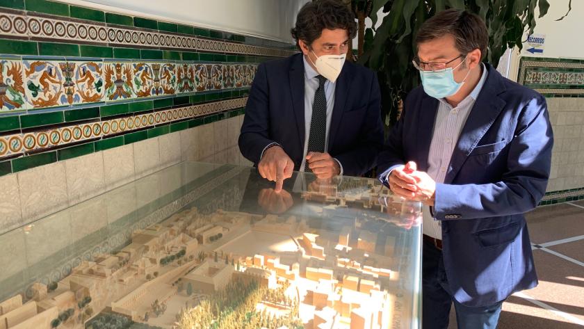 David Pérez durante la reunión con el concejal delegado del Área de Vivienda del Ayuntamiento de Madrid, Álvaro González