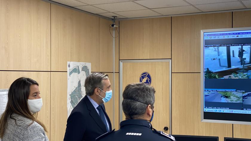 Enrique López en Arroyomolinos La Comunidad de Madrid intensifica la coordinación con ayuntamientos para mejorar la gestión en seguridad y emergencias