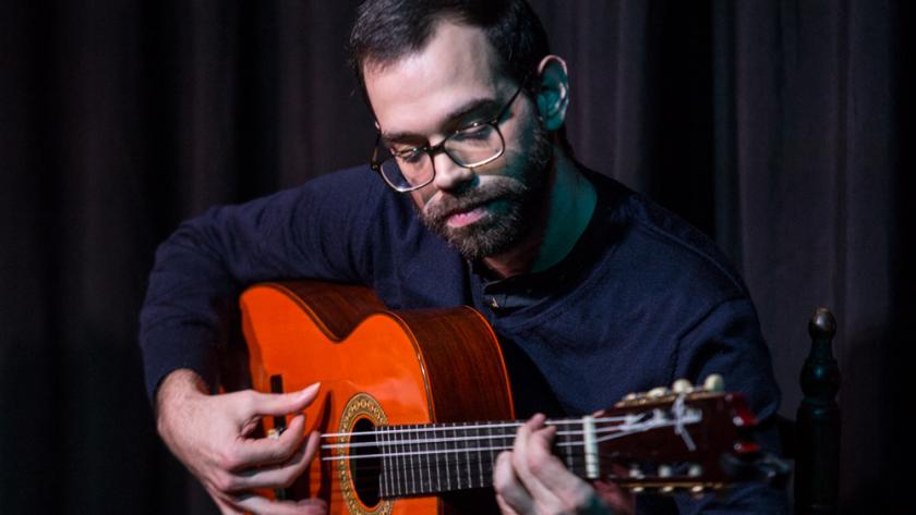 Javier Conde tocando Agenda cultural del 4 al 6 de diciembre de 2020