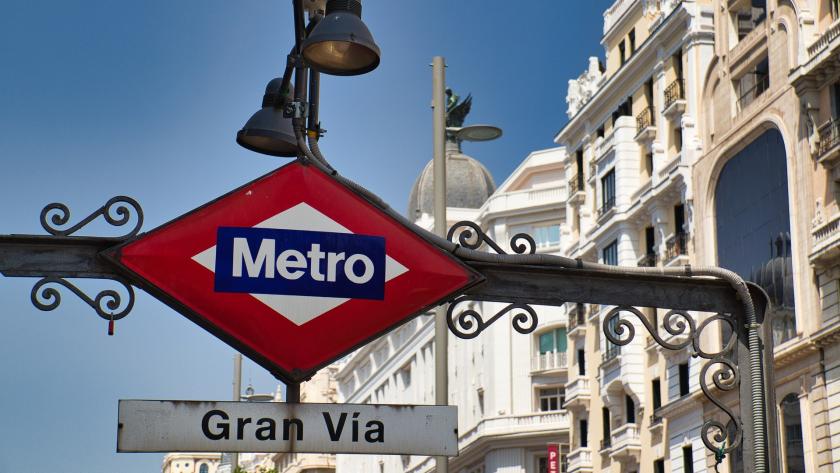Cartel de estación de metro de Gran Vía