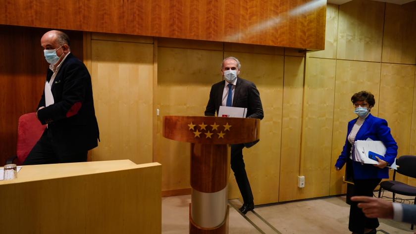 Enrique Ruiz Escudero, Antonio Zapatero y Elena Andradas, en rueda de prensa