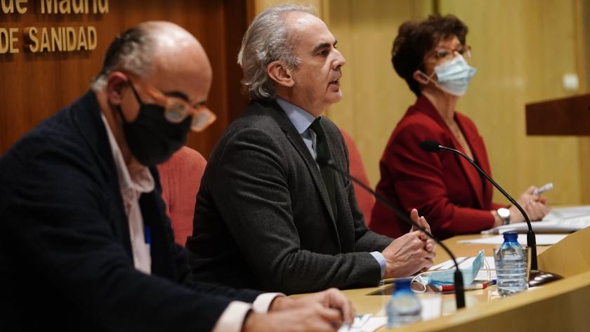 Enrique Ruiz Escudero, Antonio Zapatero y Elena Andradas en rueda de prensa