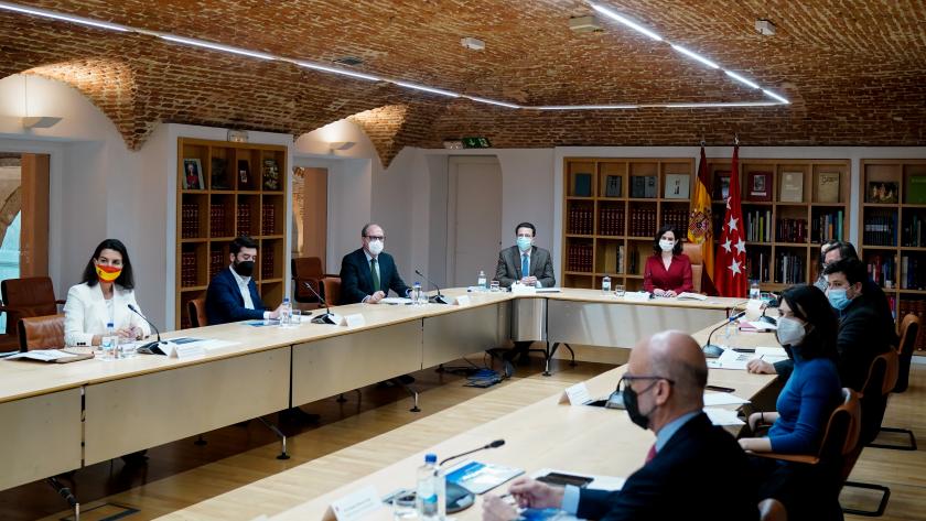 Isabel Díaz Ayuso presenta a los grupos parlamentarios la estrategia para la reactivación con fondos europeos Isabel Díaz Ayuso se reúne con los grupos parlamentarios para presentarles la estrategia para la reactivación