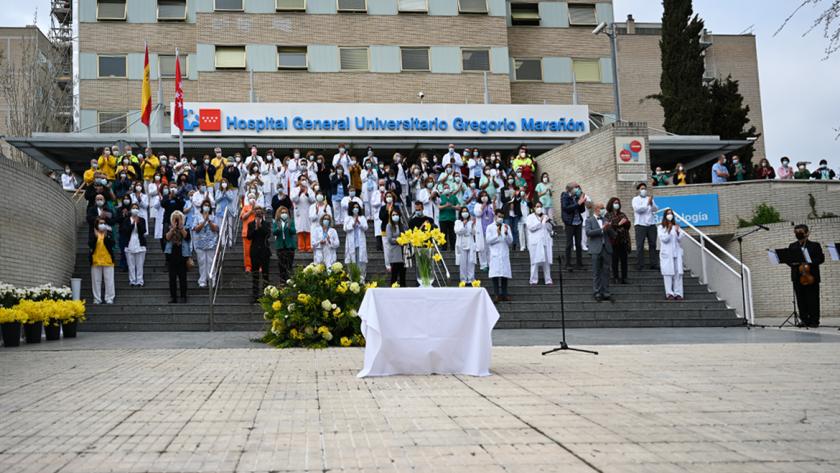 Homenaje de los profesionales del Marañón a las víctimas de la Covid profesionales hospital gregorio marañon