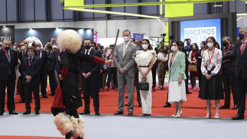 Díaz Ayuso participa en la inauguración de la Feria Internacional de Turismo FITUR 2021 presidida por SSMM los Reyes Díaz Ayuso participa en la inauguración de la Feria Internacional de Turismo FITUR 2021 presidida por SSMM los Reyes .