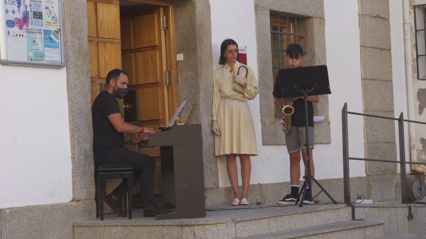 Programa Arte vivo en las Villas del Festival Escenas de Verano Escena del espectáculo de Miss Beige