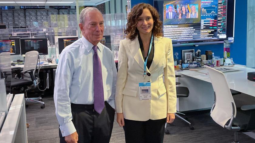 Isabel Díaz Ayuso mantiene una reunión con el reunión con el CEO de Bloomberg, Michael Bloomberg La presidenta junto al CEO de Bloomberg