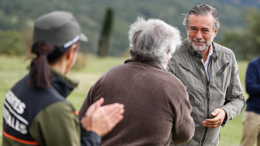 El consejero Enrique López en el acto de los agentes forestales con motivo de la festividad de su patrón El consejero hablando con los agentes forestales