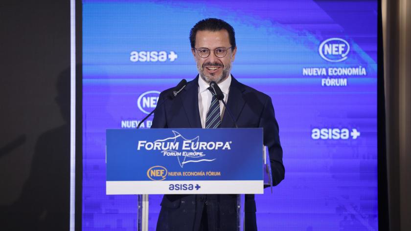 El consejero Javier Fernández-Lasquetty interviene en el Foro Nueva Economía El consejero interviniendo en el atril