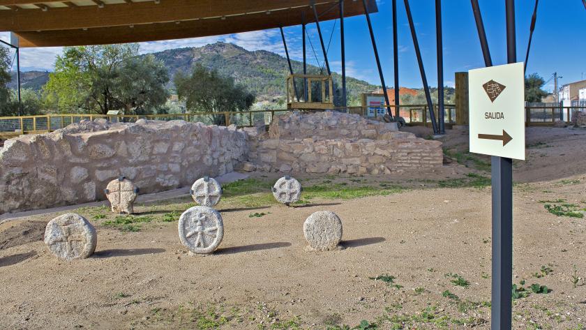 Yacimiento La Mezquita, Cadalso de los Vidrios