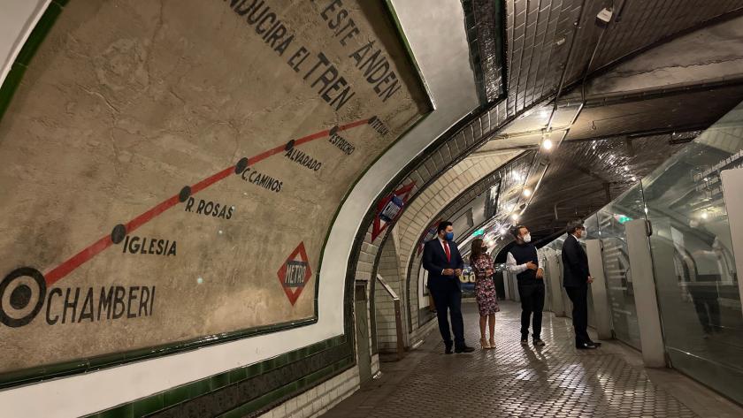 Los viceconsejeros de Transportes y Cultura visitan la estación Chamberí