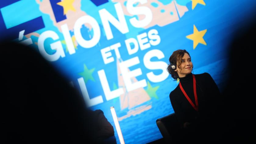 La presidenta en el escenario durante la cumbre 