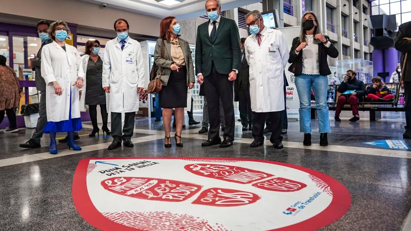 La Comunidad de Madrid pone en marcha una nueva campaña para fomentar la donación de sangre El consejero de Sanidad, Enrique Ruiz Escudero, acompañado del equipo que impulsa la campaña
