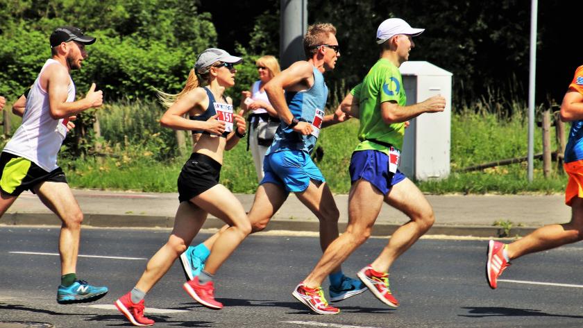 Corredores en una maratón
