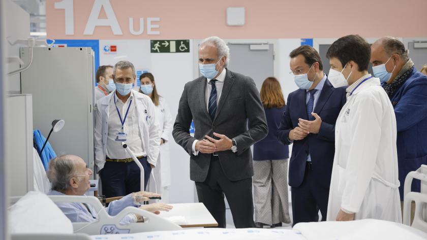 El consejero visitando la Unidad de Rehabilitación