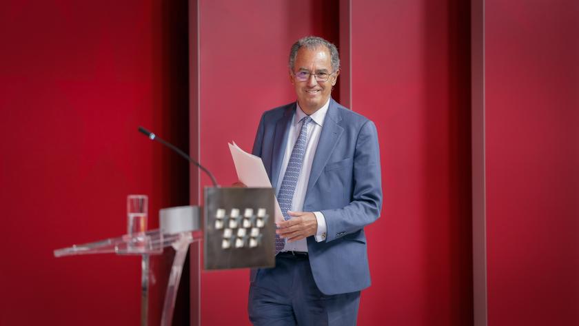 La Comunidad de Madrid invierte 235 millones para ampliar y mejorar las ayudas a domicilio de personas dependientes El consejero Enrique Ossorio durante la rueda de prensa