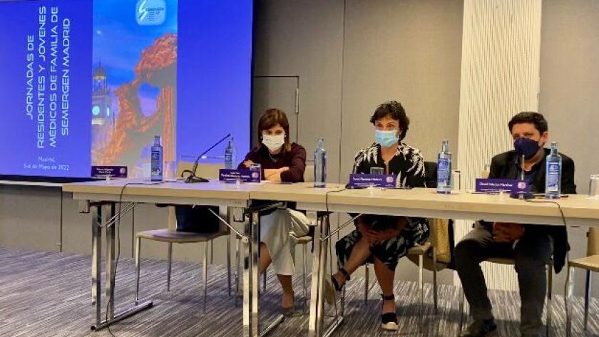 Atención Primaria participa en la jornada de residentes de Semergen La gerente de Atención Primaria con el equipo directivo de Semergen
