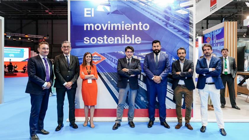 El consejero David Pérez visita al estand del Gobierno regional en el Global Mobility Call 2022