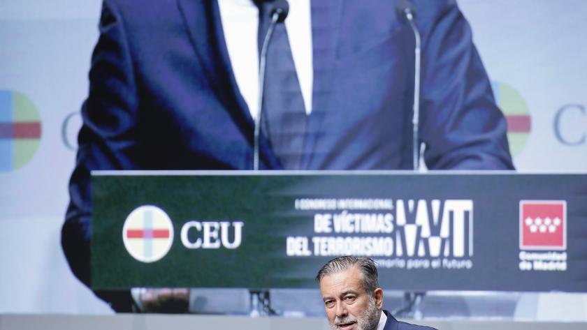 La Comunidad de Madrid sitúa a las víctimas del terrorismo como primer referente moral para la defensa de la libertad y el Estado de Derecho El consejero Enrique López durante la inauguración
