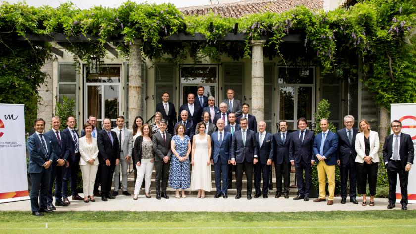 La presidenta con algunos representantes de multinacionales
