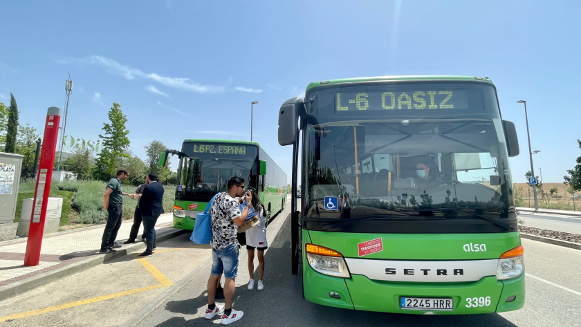 La Comunidad de Madrid traslada más de 4.000 viajeros semanales en la línea 6 de autobuses de Torrejón de Ardoz Imagen de los autobuses de la línea 6 de Torrejón de Ardoz