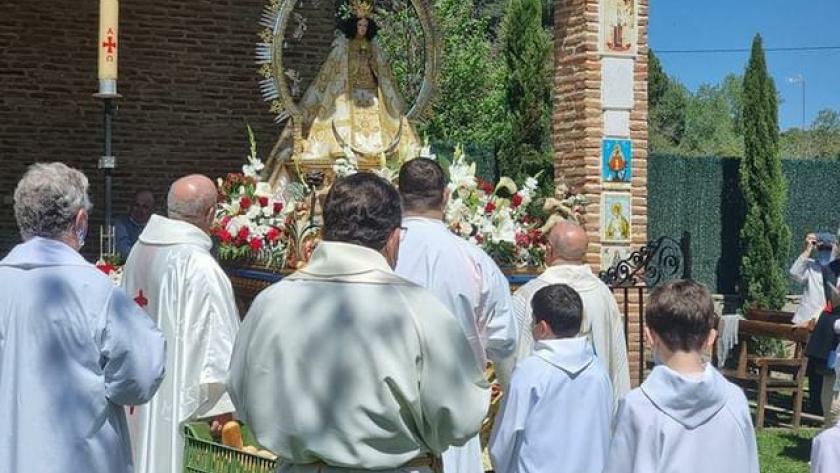 El «Día de la Caridad de la Virgen de la Poveda y sus Castillos Humanos Andantes» 