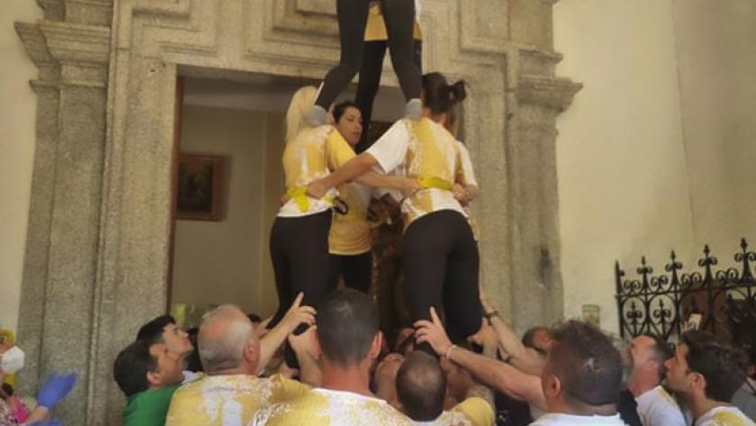 El «Día de la Caridad de la Virgen de la Poveda y sus Castillos Humanos Andantes»