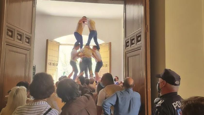 El «Día de la Caridad de la Virgen de la Poveda y sus Castillos Humanos Andantes» 
