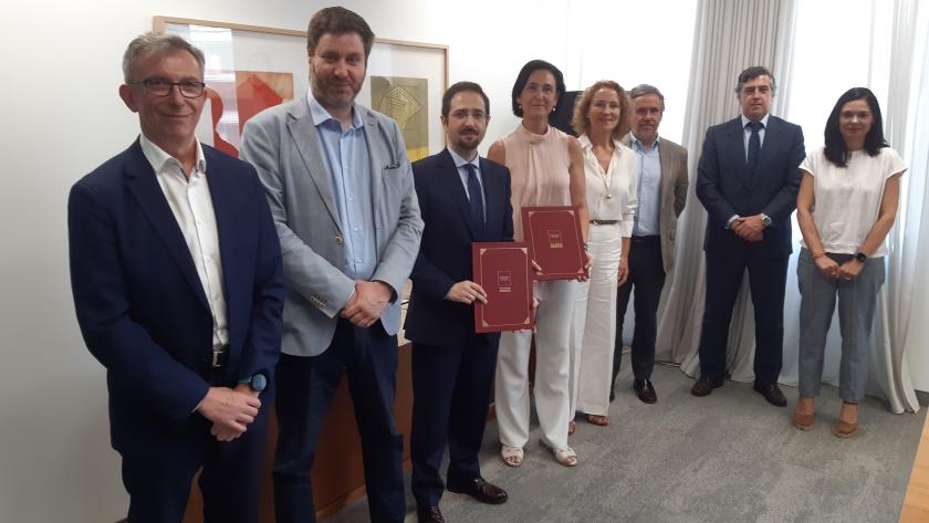 Manuel Llamas firma un acuerdo con la entidad Netmentora Madrid