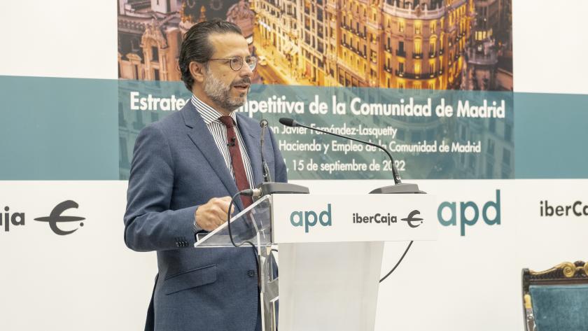 La Comunidad de Madrid amplía su apoyo a los autónomos y las familias con nuevas ayudas y rebajas fiscales El consejero Javier Lasquetty durante su ponencia