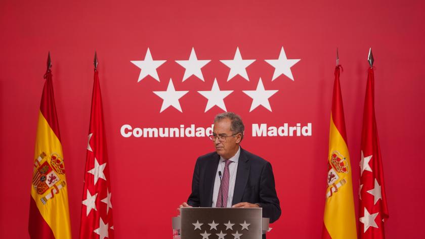 La Comunidad de Madrid aprueba 169,8 millones para la compensación salarial del 1,5% a los empleados públicos El vicepresidente Enrique Ossorio durante la rueda de prensa