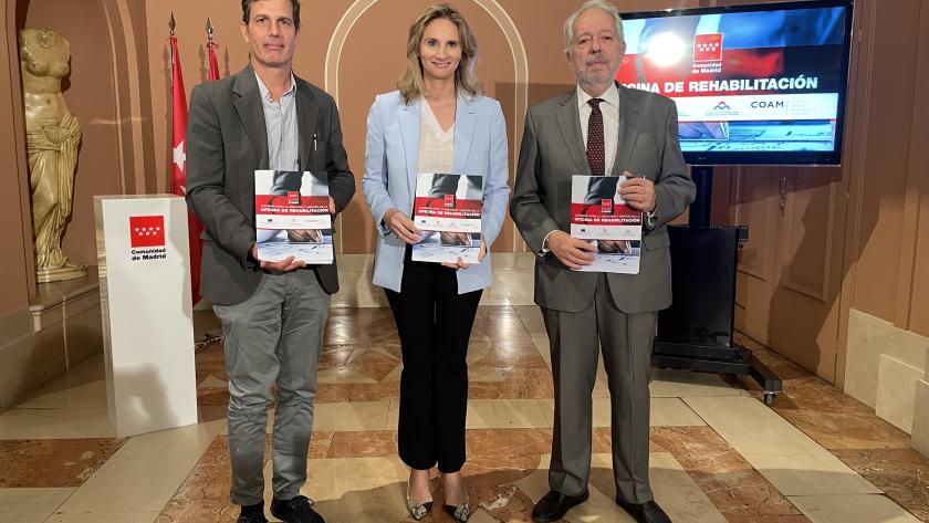 La Comunidad de Madrid crea dos oficinas para informar y facilitar la gestión de las ayudas europeas destinadas a la renovación de viviendas La consejera Paloma Martín junto a los representantes del proyecto