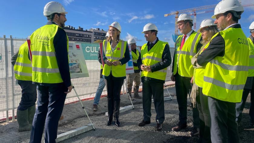La consejera recorriendo las obras