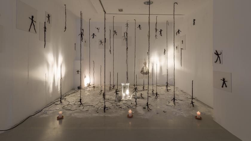 La exposición se puede visitar gratuitamente en la Sala de Arte Joven de la capital