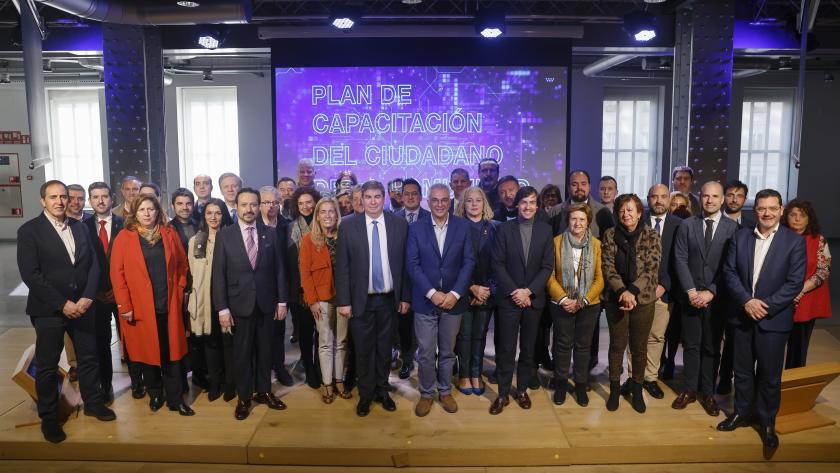 La Comunidad de Madrid anuncia la creación de una Red de Centros de Competencias Digitales en 52 municipios de la región El consejero Carlos Izquierdo en el evento