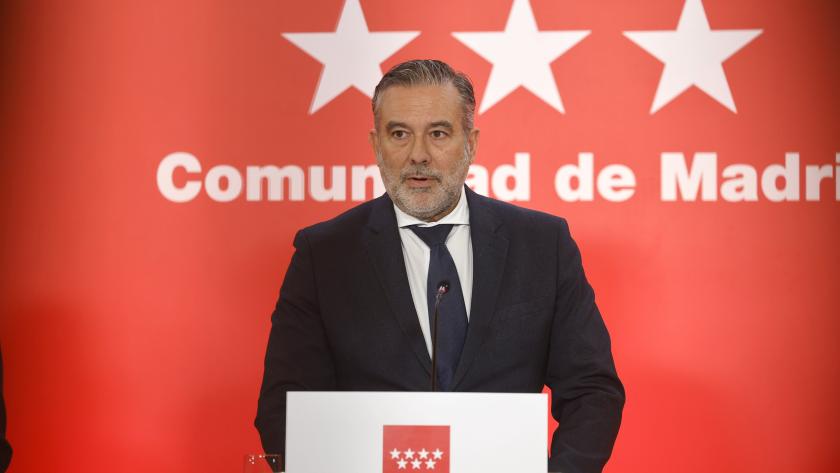 El consejero López durante la rueda de prensa