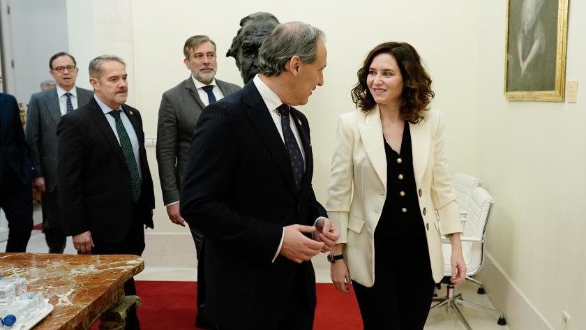 Díaz Ayuso aborda con el Colegio de Abogados los perjuicios de la huelga de letrados de justicia La presidenta junto a los representantes del Colegio de Abogados