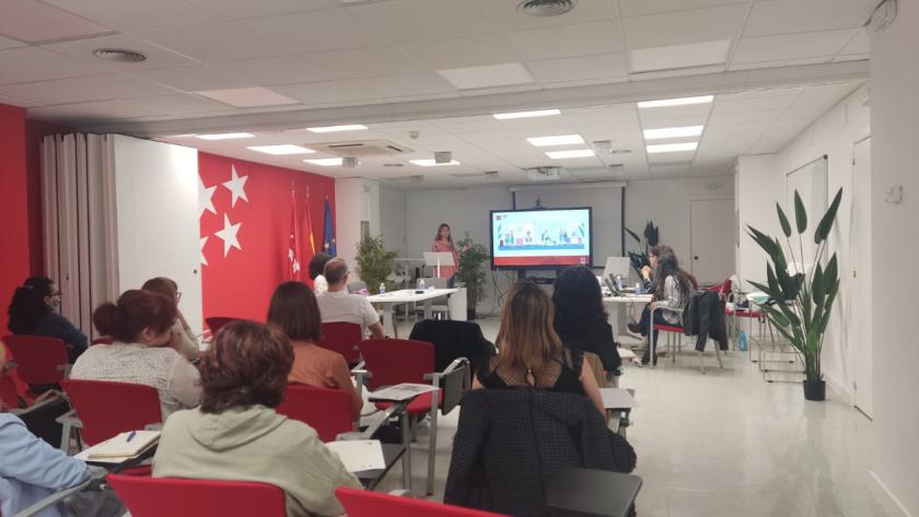 Jornada PRL en embarazo y lactancia Sala con asistentes y ponentes