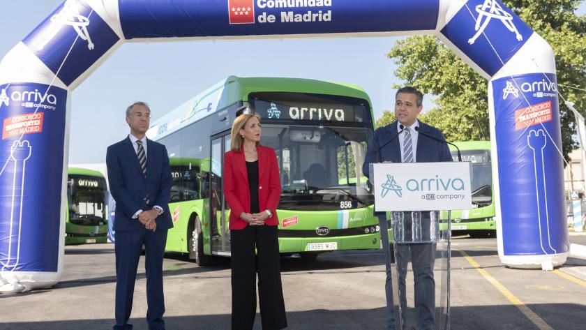 El consejero Jorge Rodrigo ha visitado la sede de la empresa Arriva El consejero interviniendo en el atril