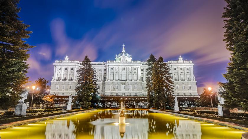 Los jardines de sabatini iluminados de noche