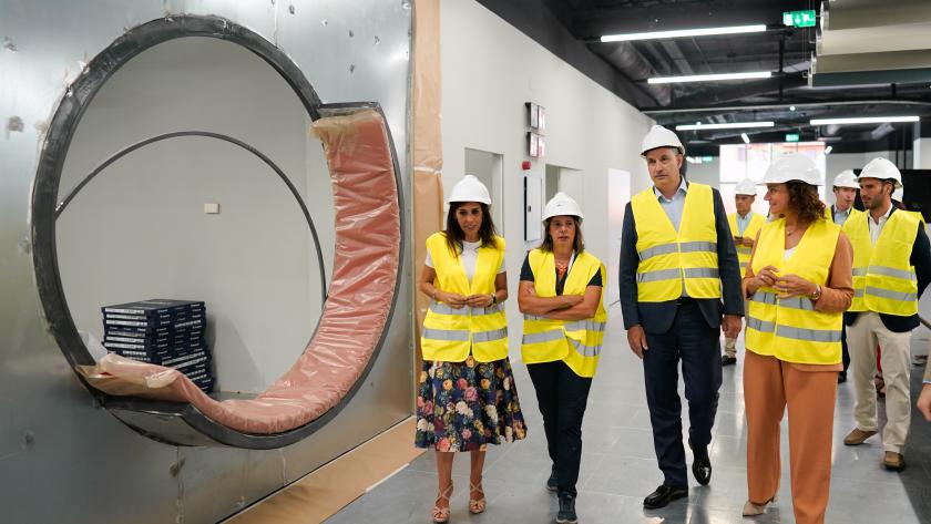 El consejero Miguel López-Valverde en el Centro de Innovación Digitaliza Madrid