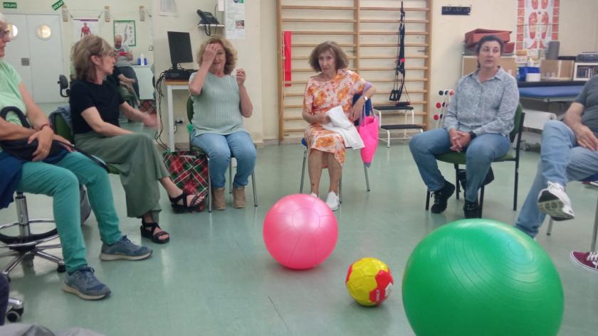 El Centro de Salud Estrecho de Corea, escenario de un taller de teatro comunitario que aborda la soledad en Ciudad Lineal ensayo estrecho de Corea