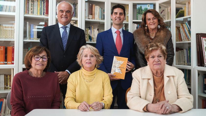 El consejero Emilio Viciana ha visitado las instalaciones de la Biblioteca del Holocausto El consejero durante su visita