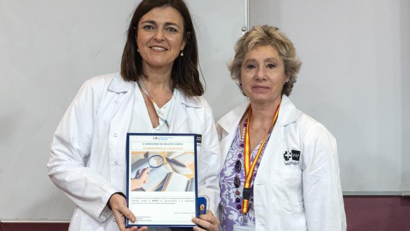 Raquel Esteban, finalista del concurso Junto a la directora médica del Hospital