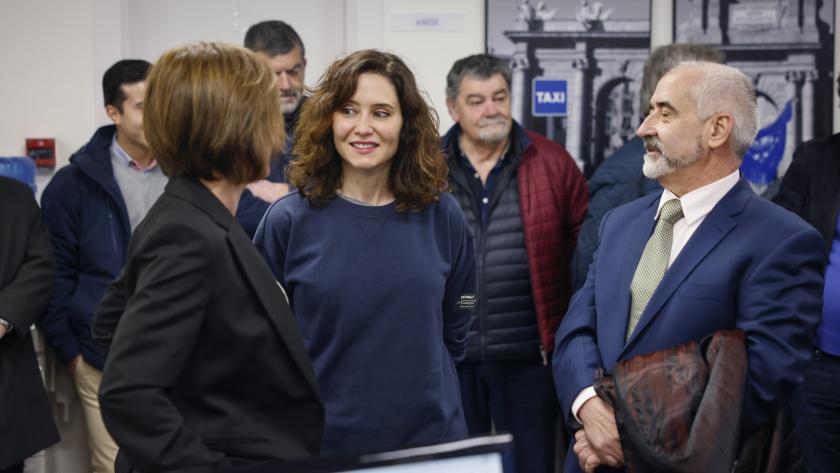 ISABEL DÍAZ AYUSO VISITA LA ASOCIACIÓN GREMIAL DE AUTO-TAXI DE MADRID