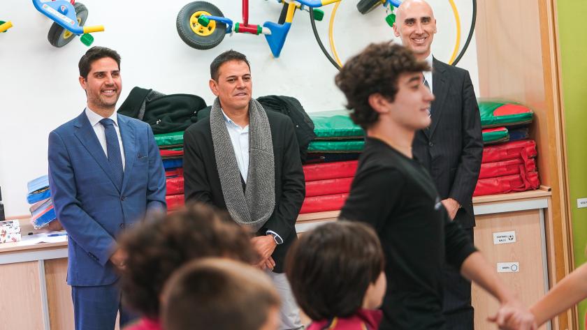 El consejero Emilio Viciana durante su visita al Colegio Parque Eugenia de Montijo