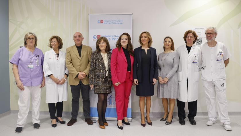 Fátima Matute en un momento de su visita a la Unidad de Patología Mamaria del Hospital público Universitario de La Princesa