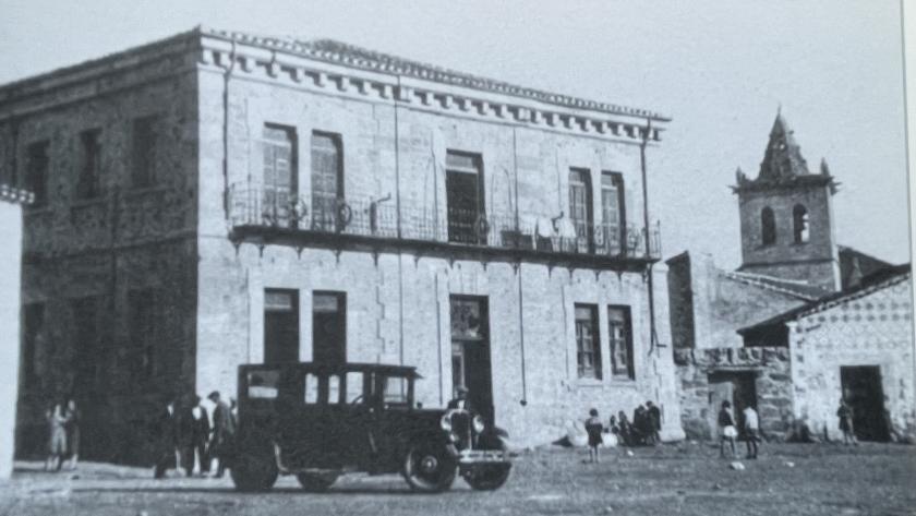 La Comunidad de Madrid recopila más de 6.000 imágenes para conocer la evolución de las plazas de sus municipios Antigua Casa Consistorial de Guadalix