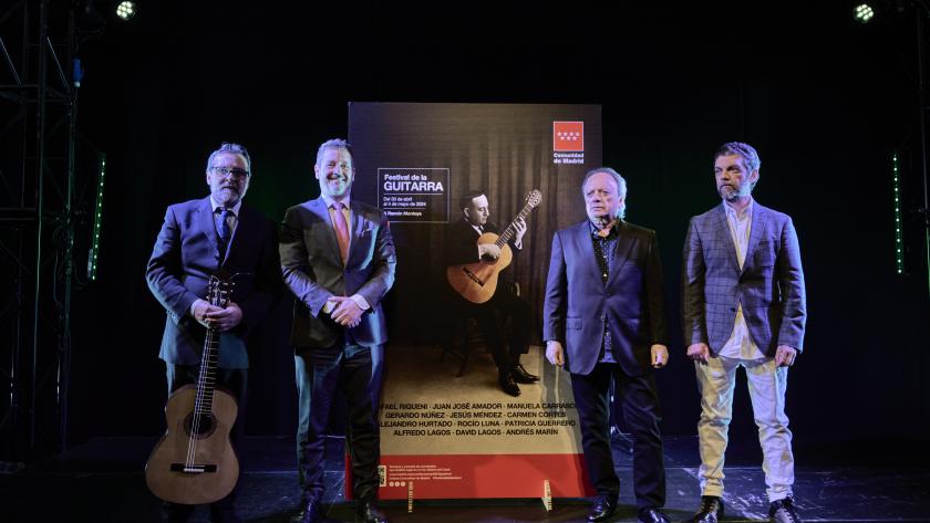 El consejero Mariano de Paco Serrano durante la presentación de la primera edición del Festival de la Guitarra